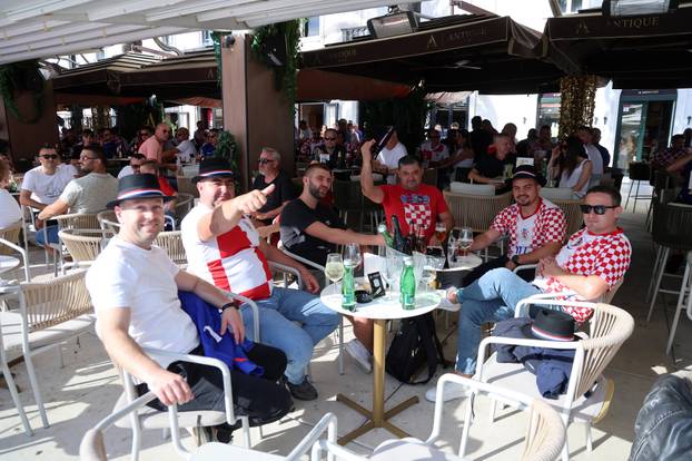 Split: Navijači hrvatske reprezetacije na Rivi
