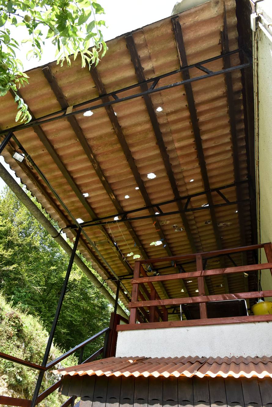 U nevremenu u mjestu Ribnik uništeno 238 kuća