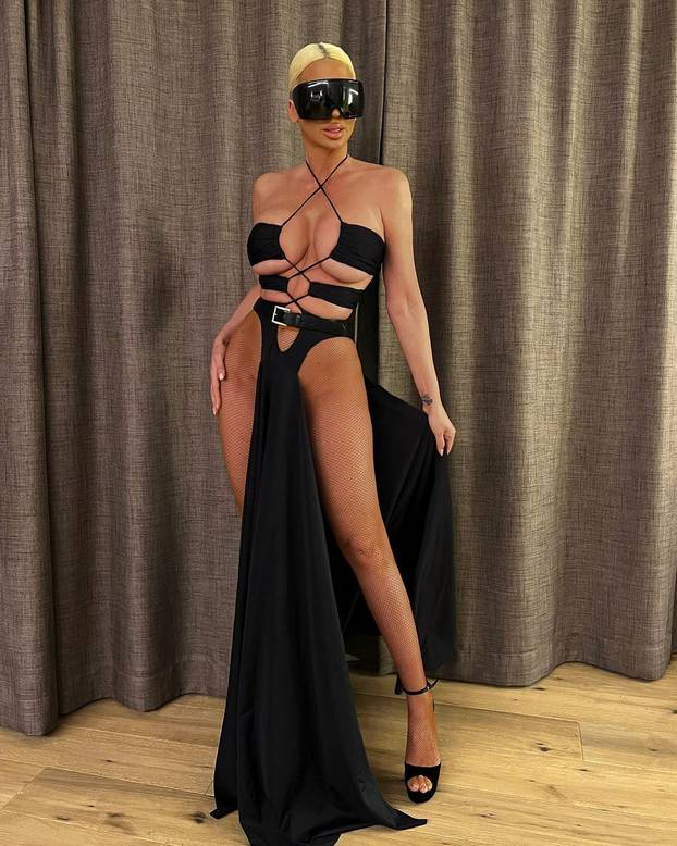 FOTO Još ne znate što odjenuti za Noć vještica? Jelena Karleuša je možda dobra inspiracija za to