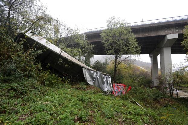 Kamion sletio s vijadukta Svilno, vozač preživio