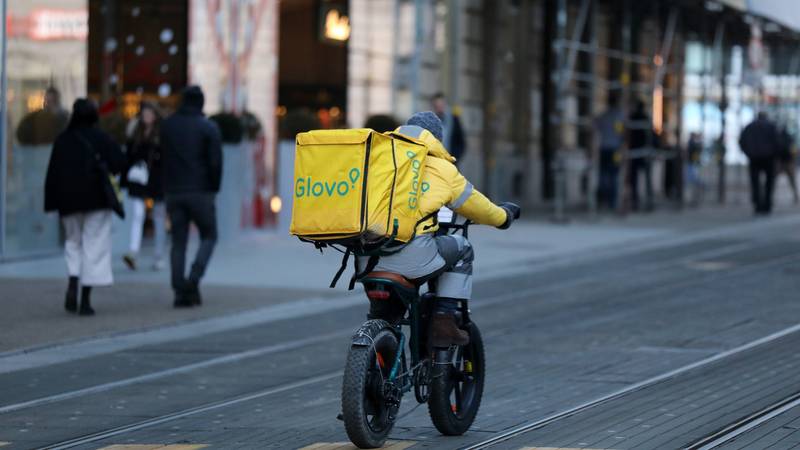 Glovo u Italiji povećava plaće dostavljačima za 40 posto...