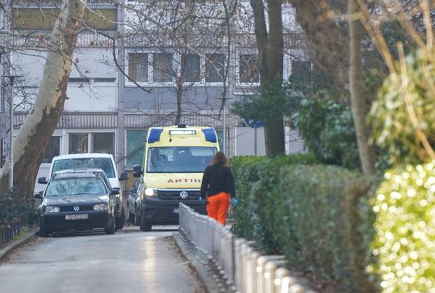 Zagreb: Zgrada u Zapruđu gdje je u jednom od stanova došlo do požara