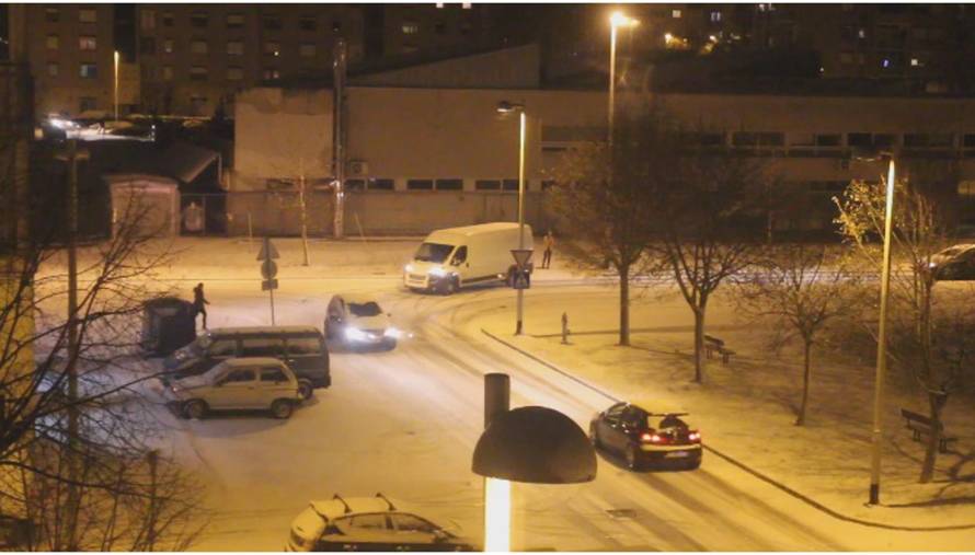 Snijeg je očito opet iznenadio, neki su još na ljetnim gumama