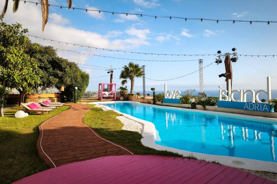 storyeditor/2026-09-11/Love_Island_Adria_vila__1_.jpg
