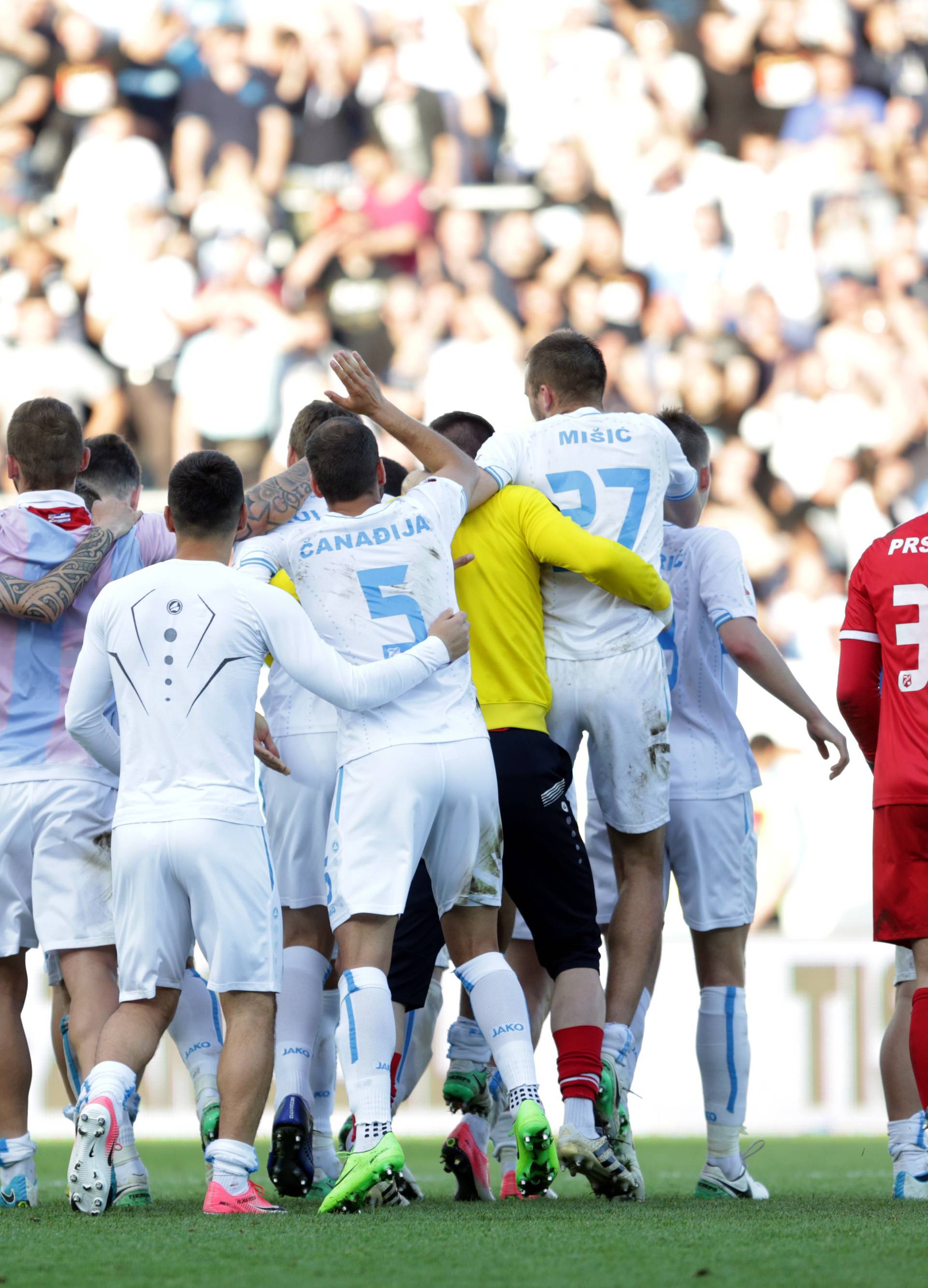 Šampionska Rijeka pobijedila je Hajduk i juri po povijesnu titulu