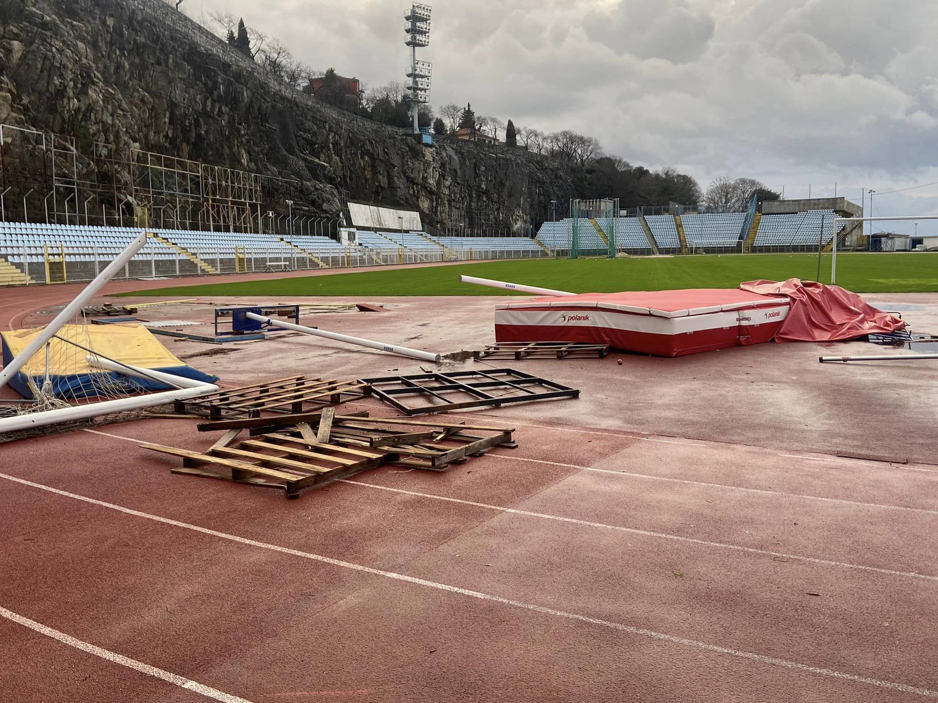 Orkan polomio Kantridu, golove odnio na tribine! 'Skakalište za atletičare sad možemo u otpad'