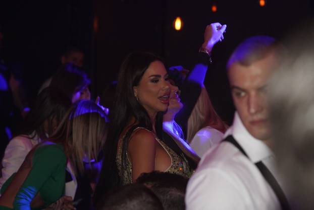 Beograd: Iva Grgurić zabavljala se na koncertu Saše Matića 