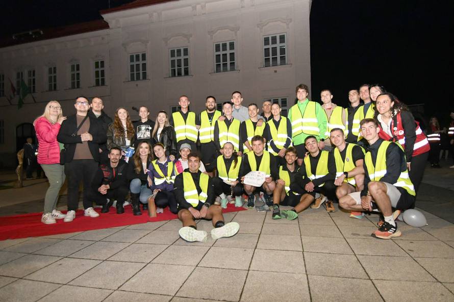 Virovitica: Severina dočekala srpske studente koji trče do Bruxellesa