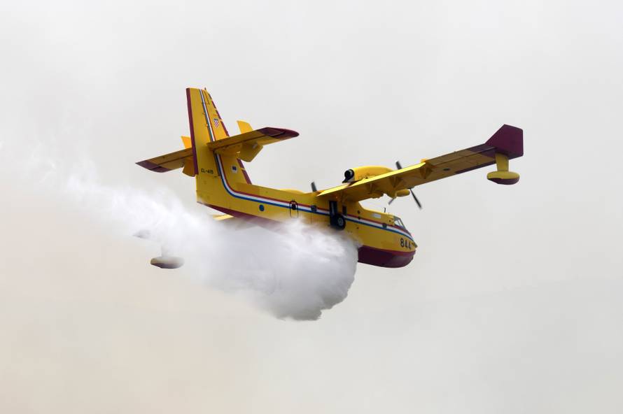 Buknuo požar kod Grebaštice, gašenje u tijeku