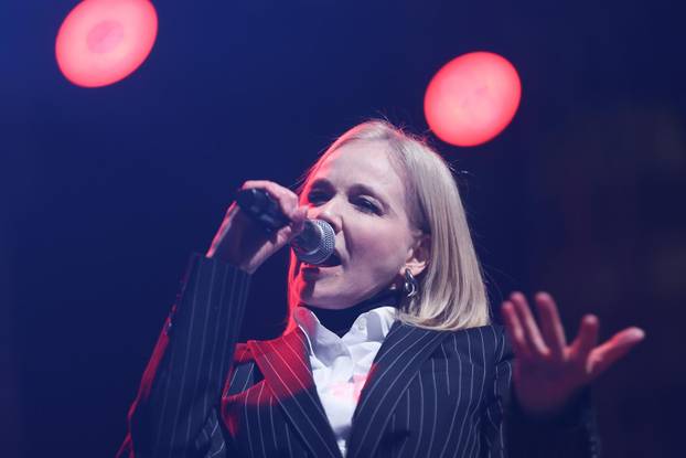 Samobor: Jelena Rozga zabavljala okupljene na Fašniku