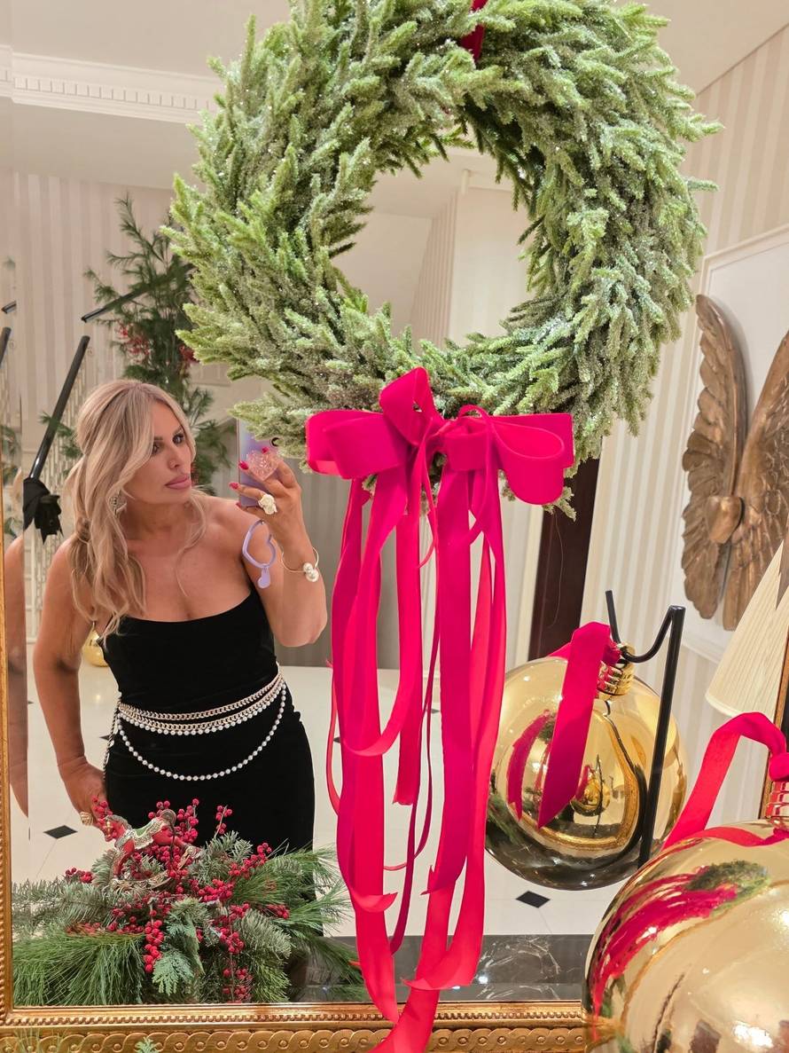 Iva Todorić u glamuroznom crvenom izdanju objavila: 'Bila je ovo najbolja godina...'