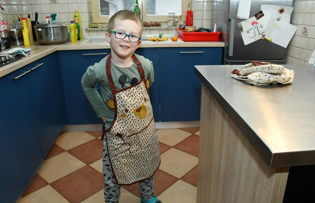Bartol (5) je najmlađi volonter na Baniji: Radi gibanice i kolače