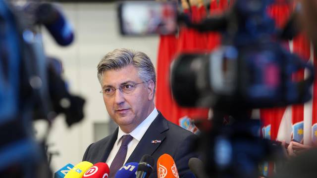 Andrej Plenković dao je izjavu medijima nakon svečanog dočeka borbenih aviona Rafale u Hrvatsku