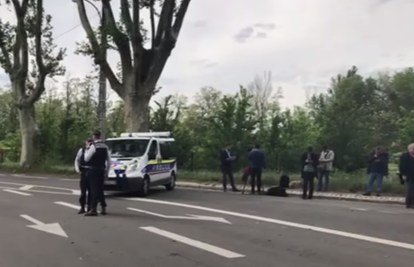 Naoružani tinejdžer zatočio je četvero u trgovini u Toulouseu