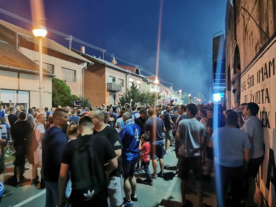 Na stadionu nitko, a iza njega - tisuće! Ipak tužna osječka večer