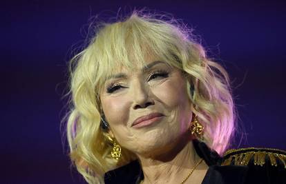 Lepa Brena pokazala dosad neobjavljene fotke iz mladosti