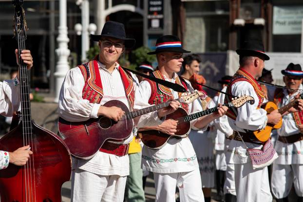 Zagreb: Vesela atmosfera u cnetru grada tijekom subotnjeg prijepodneva