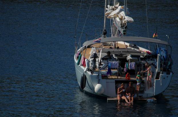 Vela Luka: Turisti uživaju uvali Pičena