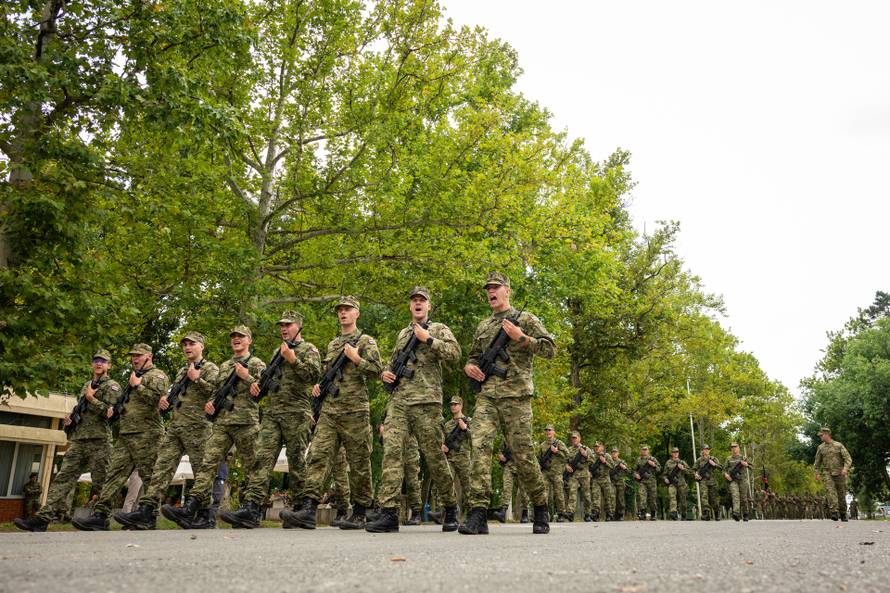Velika Gorica: Ivan Anušić i Tihomir Kundid obišli pripadnike pjesackih postroja Hrvatske vojske