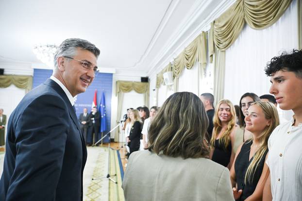 Zagreb: Predsjednik Vlade Andrej Plenkovi&cacute; primio polaznike "Ljetne &scaron;kole Domovina"