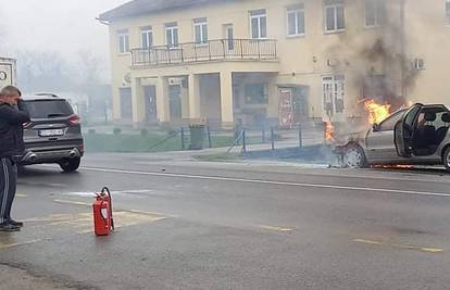 Selo Poganovci: Tijekom vožnje se zapalio osobni automobil