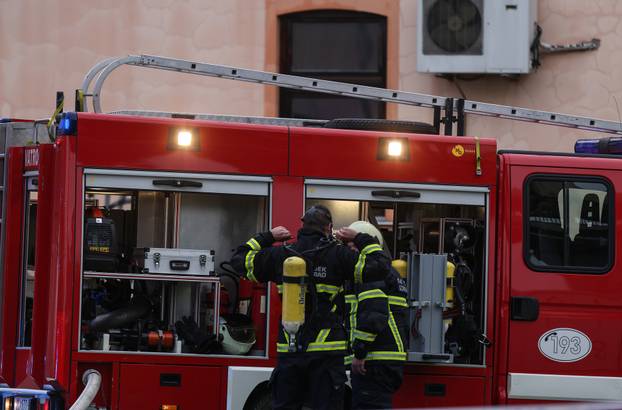 Gore barake uz prugu u Osijeku