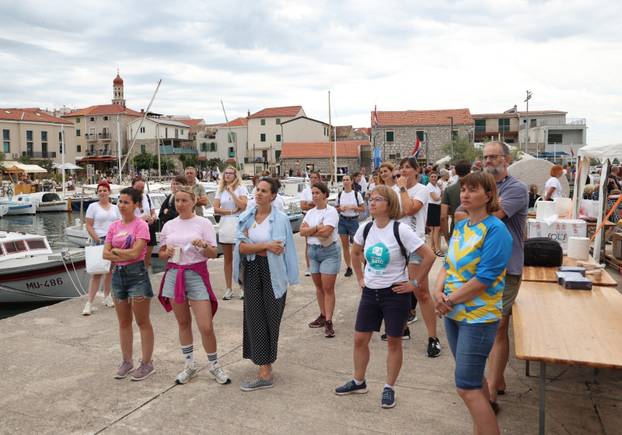 FOTO Ženska regata u Betini oduševila mještane i turiste