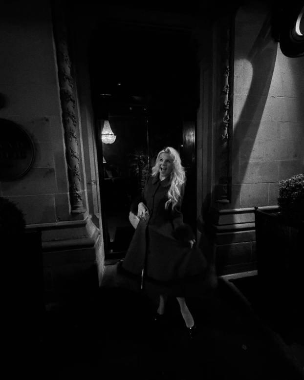 FOTO Mlada ljepotica obožava vintage stil - u retro krpicama donosi seksepil iz 1950-ih