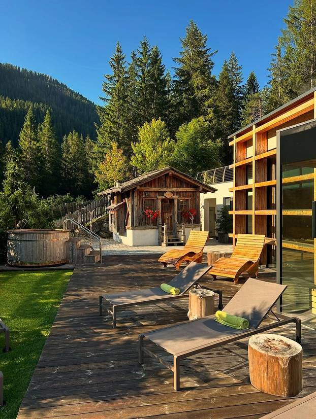 FOTO Ovo je najljepši bazen na Alpama: Topao je, proziran i ima pogled na Dolomite