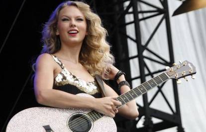'Taylor Swift pravi se da je fina i pristojna, a privatno je teška'