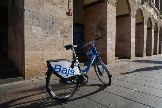 Zagreb: Popularni Bajs na neobičnoj poziciji