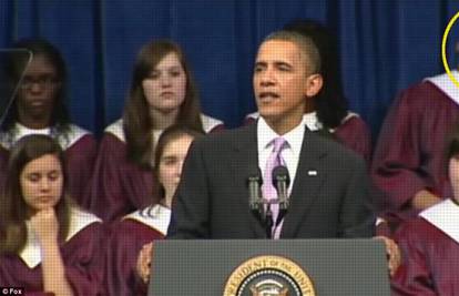 Maturant zijevao i spavao dok je Obama držao govor
