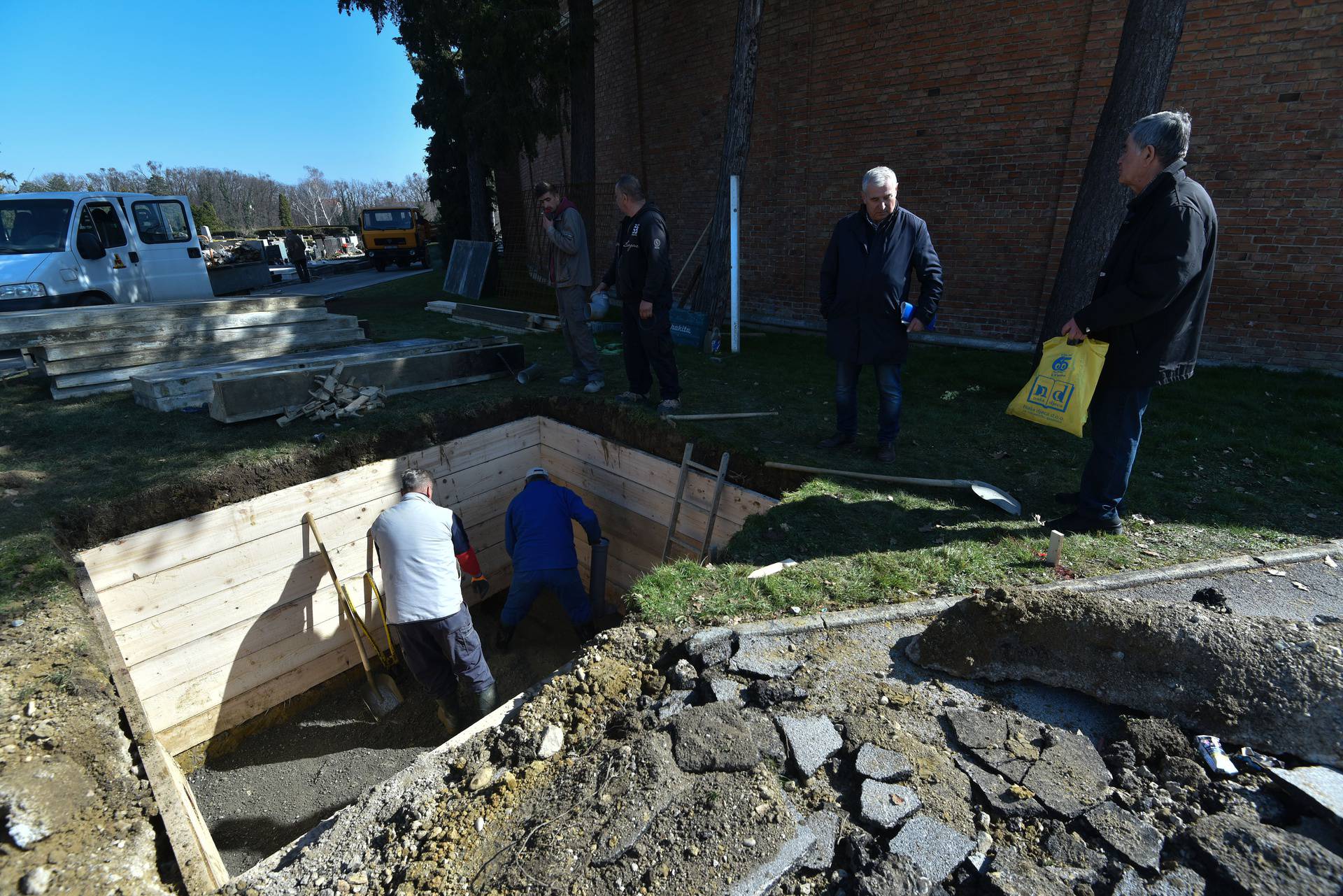 Zagreb: Na Mirogoju su u tijeku radovi na grobu gradonačelnika Milana Bandića