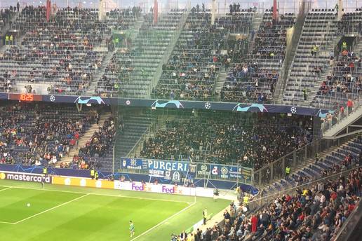 S obilježjima Dinama smjelo se samo na jednu tribinu stadiona