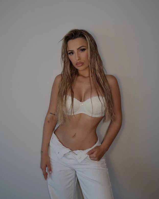 FOTO Koktel ljubavi realovaca i fatalne plavuše: Jedan s njom bio u vezi, drugi ju počeo dejtati