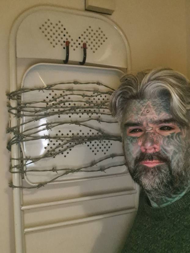 FOTO Više mu ne stane nijedna tetovaža! Uklonio je i bradavice. Evo kako je prije izgledao: Wow