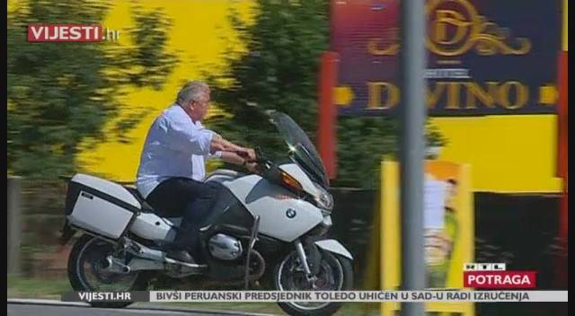 Josip Đakić vozio motor bez kacige pa odbrusio novinarima