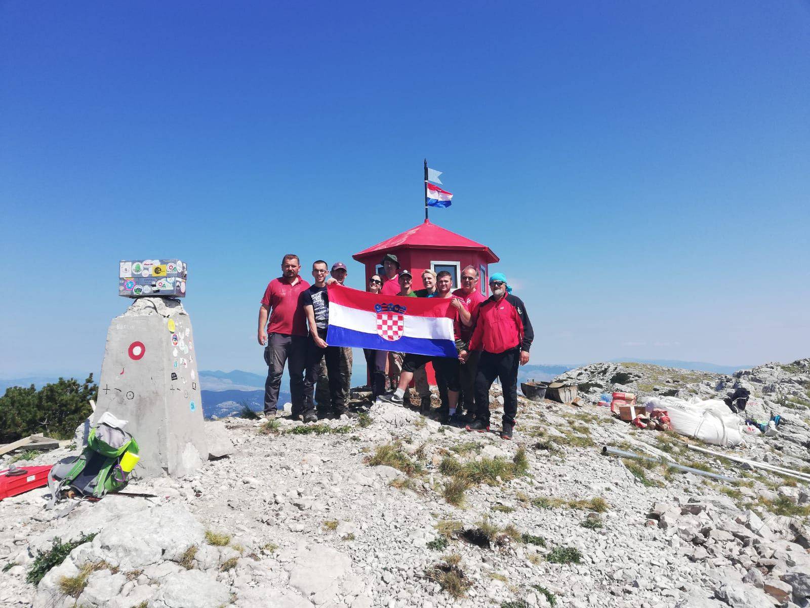 LetaÄka posada HRZ-a prevezla planinarsko skloniÅ¡te na najviÅ¡i hrvatski vrh