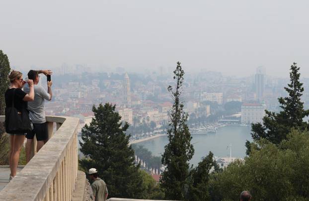 Split  prekriven dimom zbog požara kod Tomislavgrada
