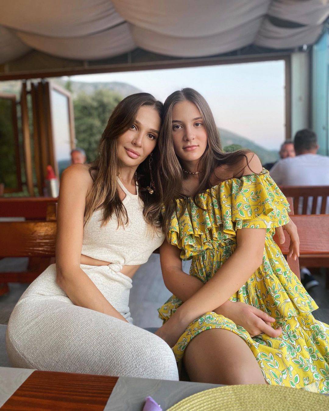 Tatjana Dragović pohvalila se s kćeri: 'Bože, izgledate ko sestre'