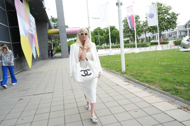 Beograd: Jelena Karleuša na  konferenciji "Nijedna majka nije sama"