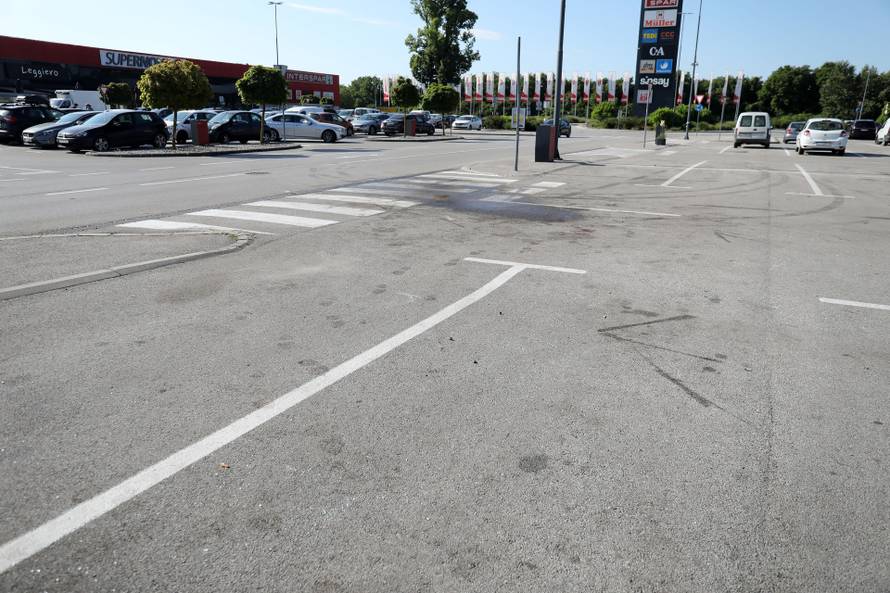 Zagreb: Parking Supernove nakon jučerašnje prometne nesreće u kojoj je više osoba ozlijeđeno