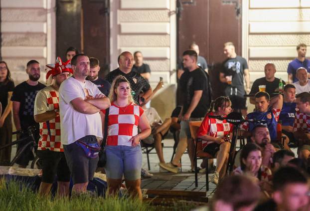 Osijek: Navijači gledaju utakmicu između Paname i Hrvatske