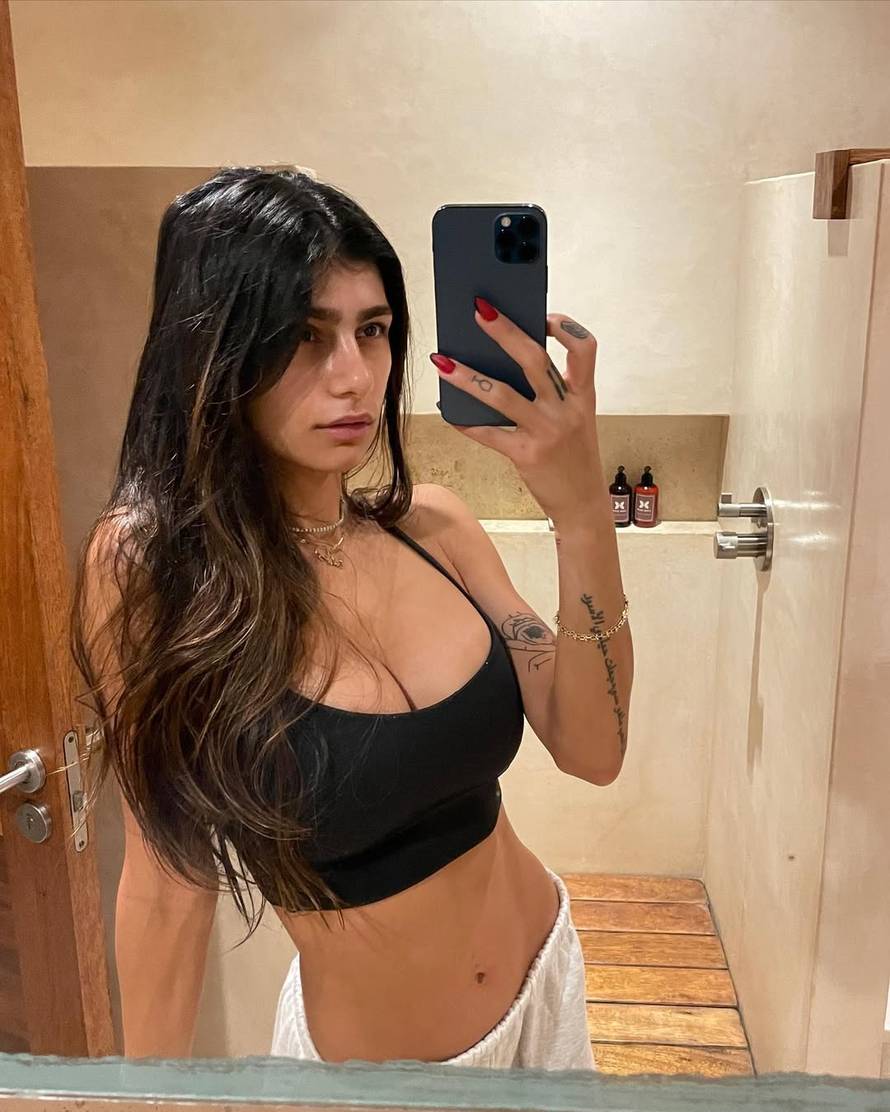 VIDEO Mia Khalifa u suzama: Teroristi su uništili moj grad! Čeka ih suđenje u Haagu