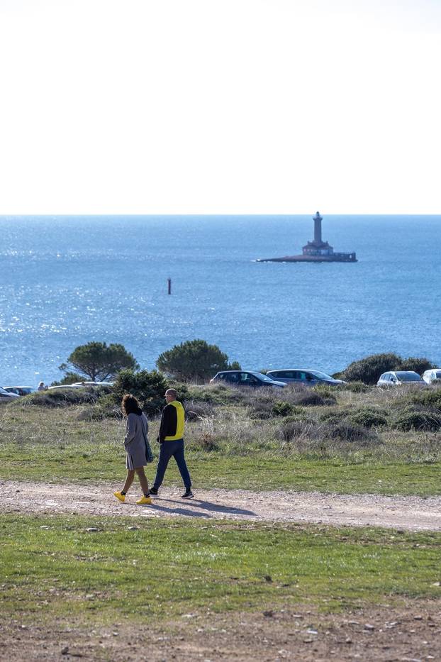 Pula: Lijepo sunčan dan mnogi su iskoristili istražujući ljepote Kamenjaka