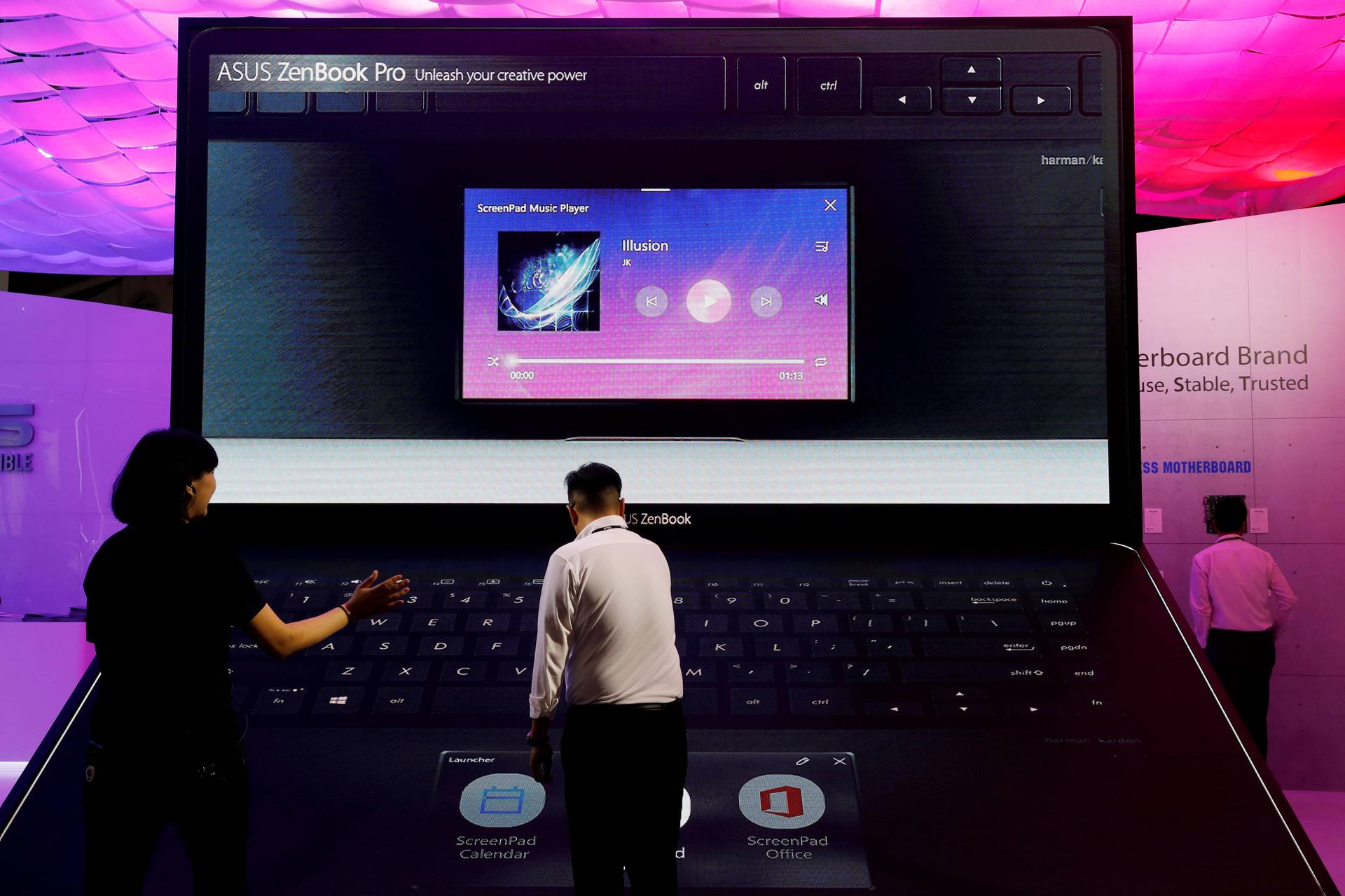 Экран новостей андроид. Двойной экран новостей. Redmi Power your creativity ноутбук.