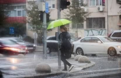 Obilni pljuskovi s grmljavinom u Dalmaciji. Na snazi meteoalarm