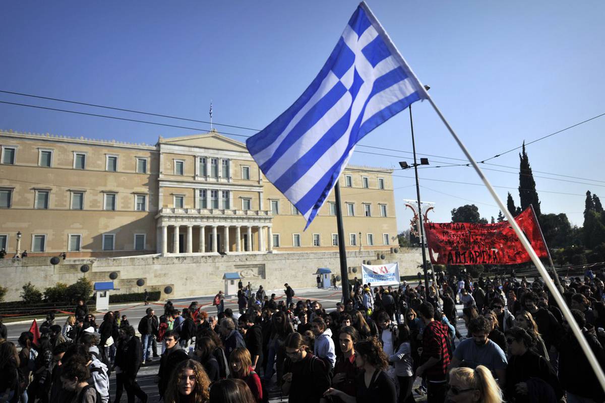 Agencija Fitch snizila rejting, Grčka je na korak do stečaja