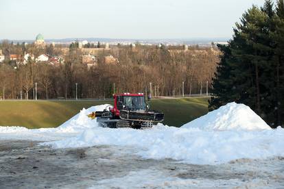 Snijeg na 18°C? Naravno da može, Cmrok se opet zabijelio