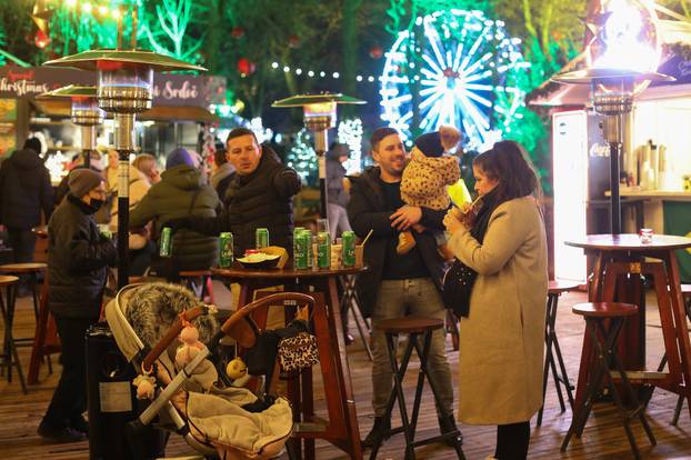 Karlovac: Svečano otvoren Advent